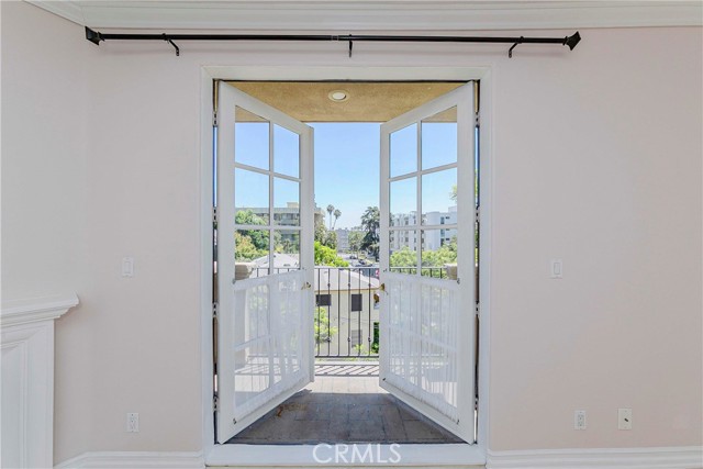 1250 Midvale Avenue, Los Angeles CA: https://media.crmls.org/medias/07394926-ddcc-4b54-aaf9-959af24f583b.jpg