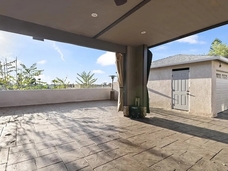https://media.crmls.org/medias/0739818d-2e5c-4d00-9e95-c904a0391dcd.jpg?preset=X-Large
