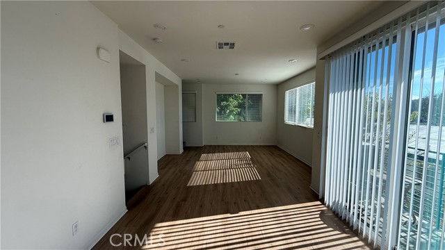 Detail Gallery Image 5 of 19 For 8348 N Canby Pl, Northridge,  CA 91325 - 3 Beds | 3/1 Baths