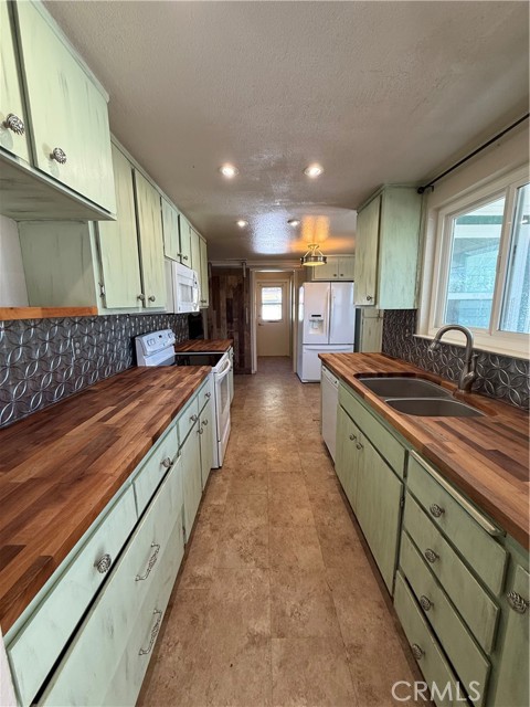 Detail Gallery Image 4 of 32 For 3529 Hilltop, Mariposa,  CA 95338 - 3 Beds | 2 Baths