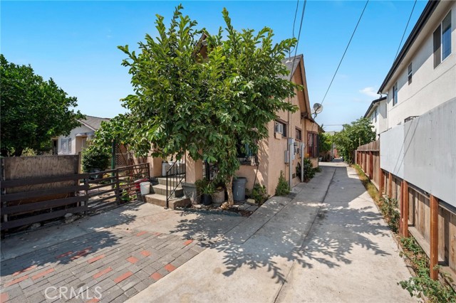 Detail Gallery Image 2 of 19 For 621 W 54th St, Los Angeles,  CA 90037 - – Beds | – Baths