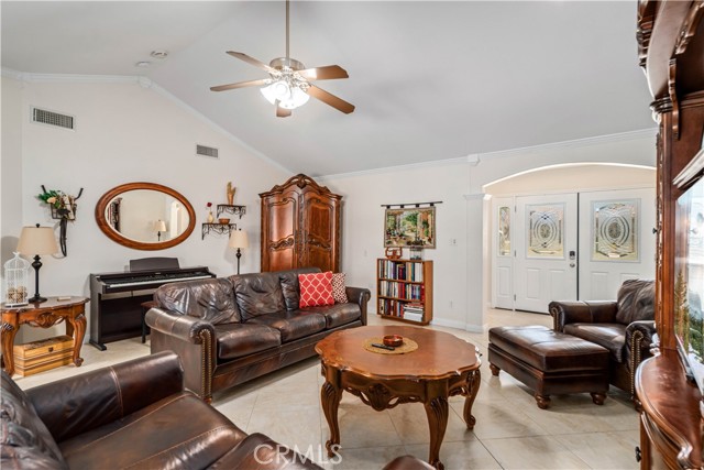 Detail Gallery Image 9 of 48 For 6151 Hickory St, Palmdale,  CA 93551 - 4 Beds | 2 Baths