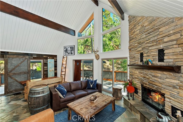 Detail Gallery Image 8 of 57 For 385 Iris Dr, Twin Peaks,  CA 92391 - 4 Beds | 3 Baths