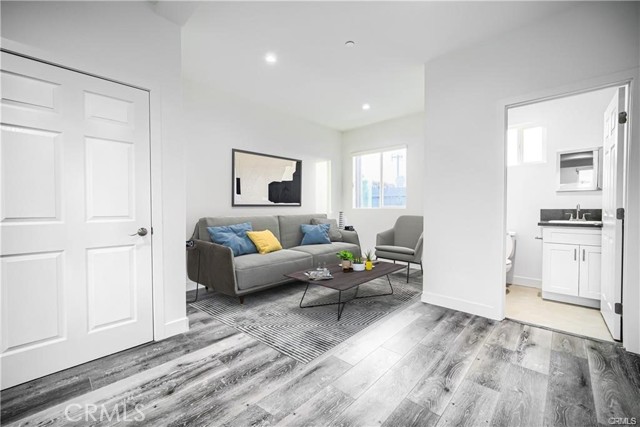 Image 8 of 24 For 3994 La Salle