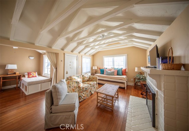 Detail Gallery Image 8 of 43 For 1086 Glenneyre St, Laguna Beach,  CA 92651 - 2 Beds | 1 Baths