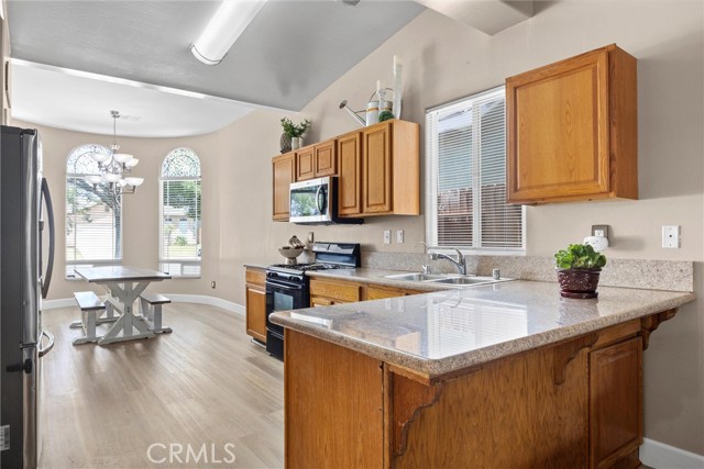 231 Sunny Meadow Drive, Bakersfield CA: https://media.crmls.org/medias/073d16ed-e6ca-439e-997d-e9e63fdf9fb0.jpg