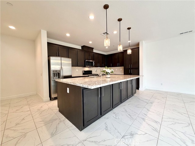 Detail Gallery Image 11 of 38 For 38572 Rosegate Pl, Murrieta,  CA 92563 - 4 Beds | 4/1 Baths