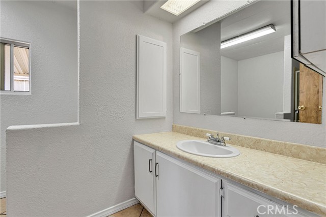 Detail Gallery Image 13 of 27 For 13893 Tam O Shanter Dr, Victorville,  CA 92395 - 2 Beds | 2 Baths