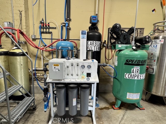 585 E Thompson Boulevard, Ventura CA: https://media.crmls.org/medias/073dbfd1-1872-42c7-b8f4-e0bc097c26e8.jpg