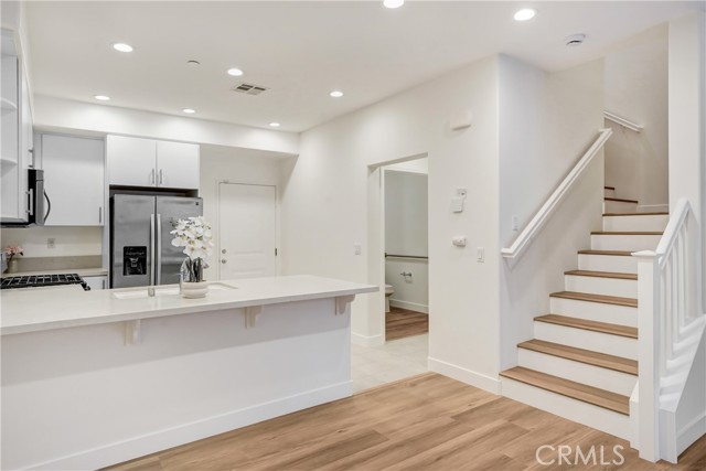 Detail Gallery Image 6 of 25 For 281 N Mar Vista Ave #23,  Pasadena,  CA 91106 - 3 Beds | 2/1 Baths