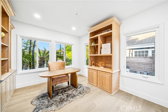 6692 Alamitos Circle, Huntington Beach CA: https://media.crmls.org/medias/073f1a2a-7703-41e6-8e79-d3d183fb5a2f.jpg