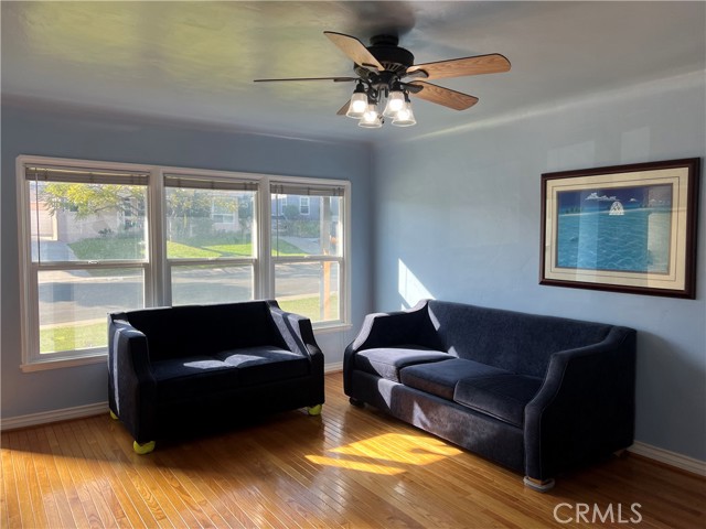 8414 Bleriot Avenue, Los Angeles CA: https://media.crmls.org/medias/073f6847-29f2-47b6-a587-a7dc8143c16e.jpg