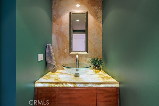 Detail Gallery Image 33 of 41 For 601 Lido Park Drive 3f,  Newport Beach,  CA 92663 - 2 Beds | 2/1 Baths