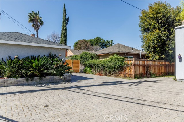 Detail Gallery Image 36 of 66 For 124 N Naomi, Burbank,  CA 91505 - 4 Beds | 3 Baths