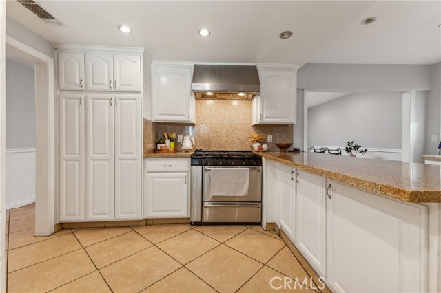 Detail Gallery Image 9 of 52 For 1118 Mabury St, Santa Ana,  CA 92701 - 4 Beds | 2 Baths