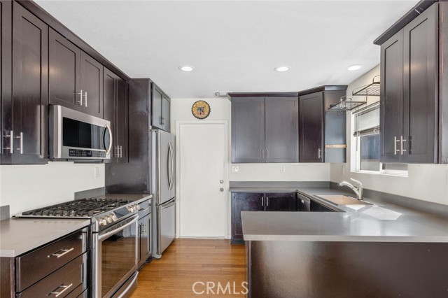 Detail Gallery Image 11 of 24 For 27418 Arriola Ave, Saugus,  CA 91350 - 4 Beds | 2 Baths