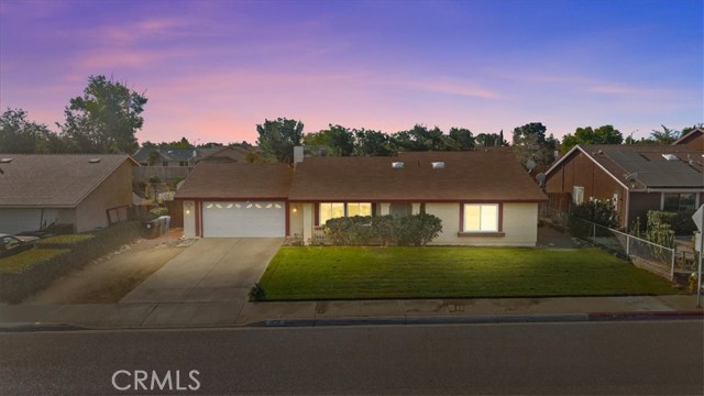 Detail Gallery Image 2 of 33 For 14219 Luna, Victorville,  CA 92392 - 3 Beds | 2 Baths