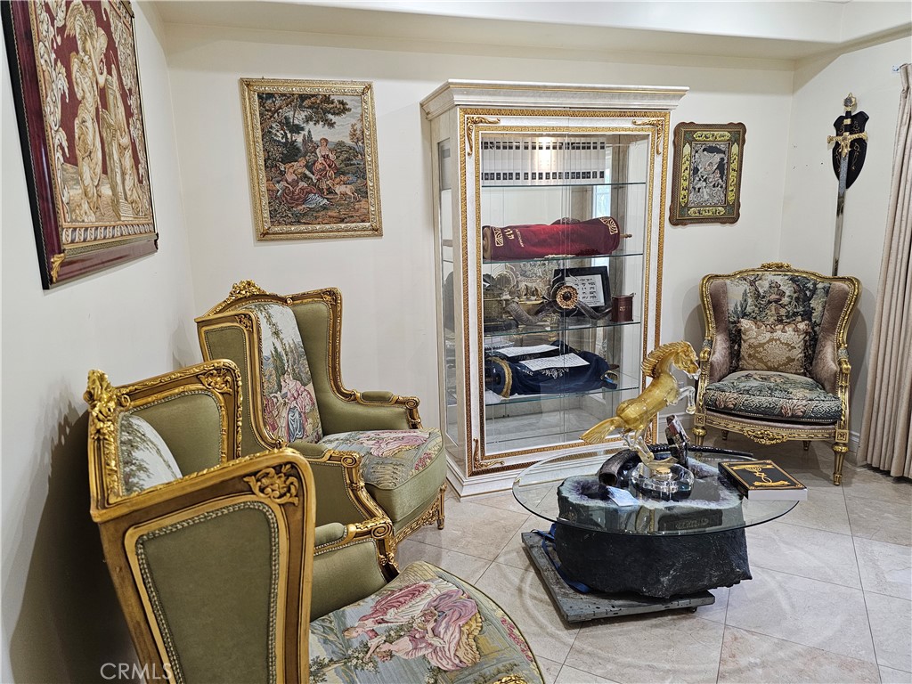 https://media.crmls.org/medias/0742e6cb-c9c5-4285-a8ba-bafff5d96eda.jpg?preset=X-Large