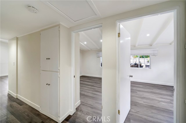 Detail Gallery Image 19 of 43 For 19706 Victory Bld, Woodland Hills,  CA 91367 - 4 Beds | 2 Baths