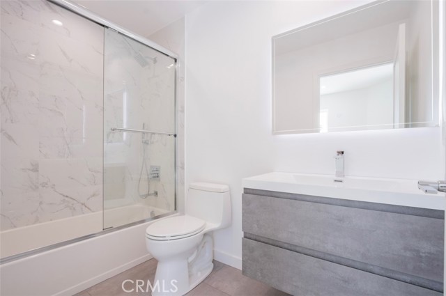 Detail Gallery Image 16 of 24 For 1346 N Stanley Ave #1,  Los Angeles,  CA 90046 - 4 Beds | 4/1 Baths