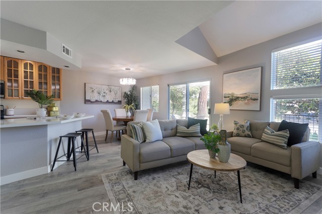 Detail Gallery Image 17 of 40 For 302 San Nicholas, Laguna Beach,  CA 92651 - 2 Beds | 2/1 Baths
