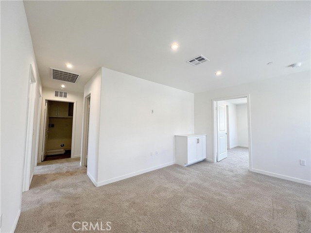 Detail Gallery Image 12 of 31 For 16068 Olivas Ln, Fontana,  CA 92336 - 4 Beds | 2/1 Baths