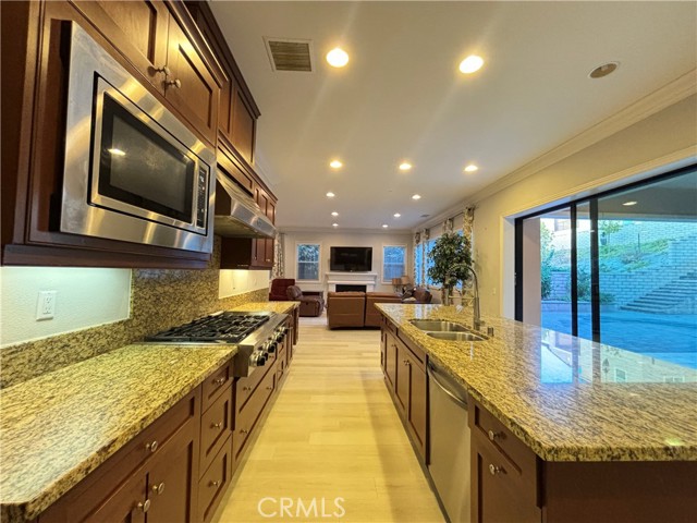 Detail Gallery Image 8 of 23 For 17 Starflower, Lake Forest,  CA 92630 - 5 Beds | 5/1 Baths