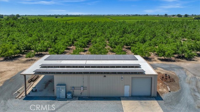 13715 E Nebraska Avenue, Kingsburg CA: https://media.crmls.org/medias/07468328-feb8-461e-8867-a3f1c95cd65f.jpg