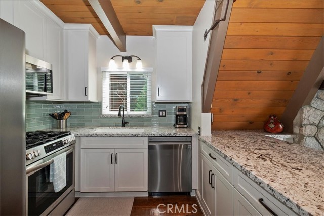 Detail Gallery Image 14 of 41 For 795 Bishorn, Lake Arrowhead,  CA 92352 - 3 Beds | 3 Baths