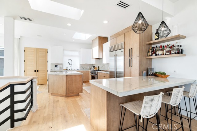 Detail Gallery Image 8 of 36 For 129 Moonstone St, Manhattan Beach,  CA 90266 - 3 Beds | 4 Baths