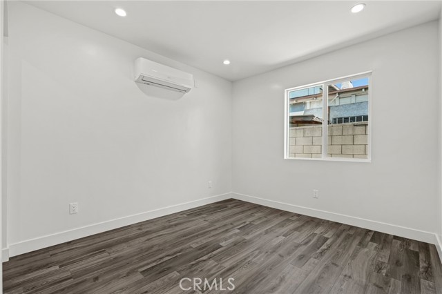 11062 Oneida Avenue, San Fernando CA: https://media.crmls.org/medias/0748cd54-9e36-465d-ac3c-4e67c1ada0d5.jpg