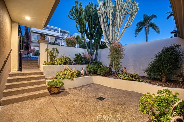 Detail Gallery Image 6 of 74 For 1155 Katella St, Laguna Beach,  CA 92651 - 3 Beds | 3/1 Baths