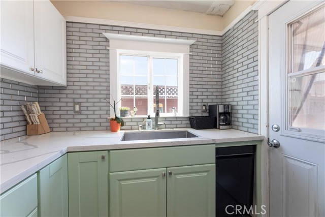 2625 Myrtle Ave, Signal Hill CA: https://media.crmls.org/medias/074a7265-fe5f-43e9-88c9-12f20eb4b14a.jpg
