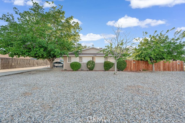 Detail Gallery Image 3 of 16 For 13250 Mohawk, Apple Valley,  CA 92308 - 7 Beds | 3 Baths