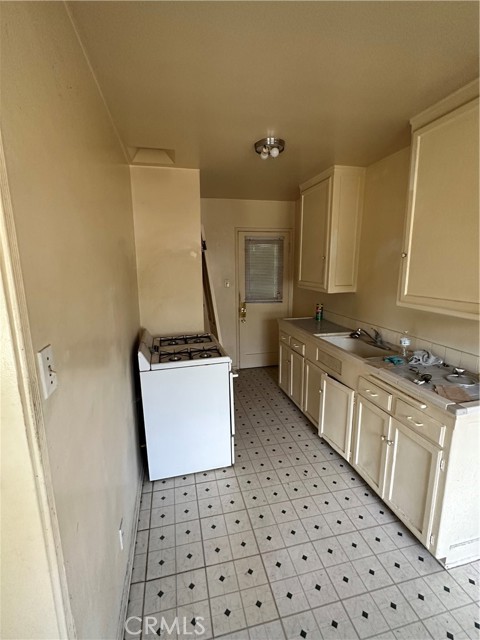 1824 North Hollywood Way photo 7