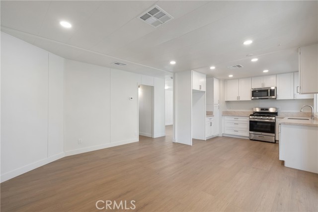 204 N La Paloma Avenue, San Jacinto CA: https://media.crmls.org/medias/074b37bb-e865-44ee-b175-d38aab8b50e6.jpg