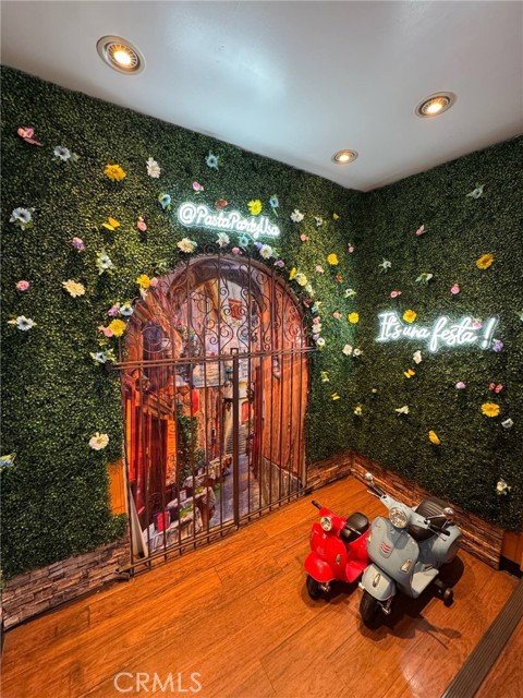 124 E Lincoln Ave, Orange CA: https://media.crmls.org/medias/074b75cf-538e-4e7c-827d-666aa8538230.jpg