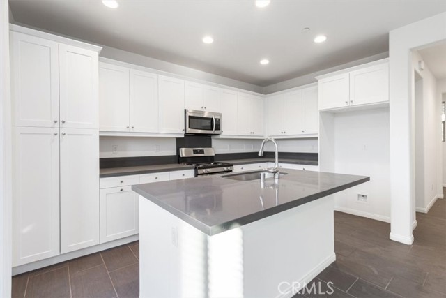 Detail Gallery Image 8 of 47 For 3126 E Painted Crescent St, Ontario,  CA 91762 - 3 Beds | 2/1 Baths