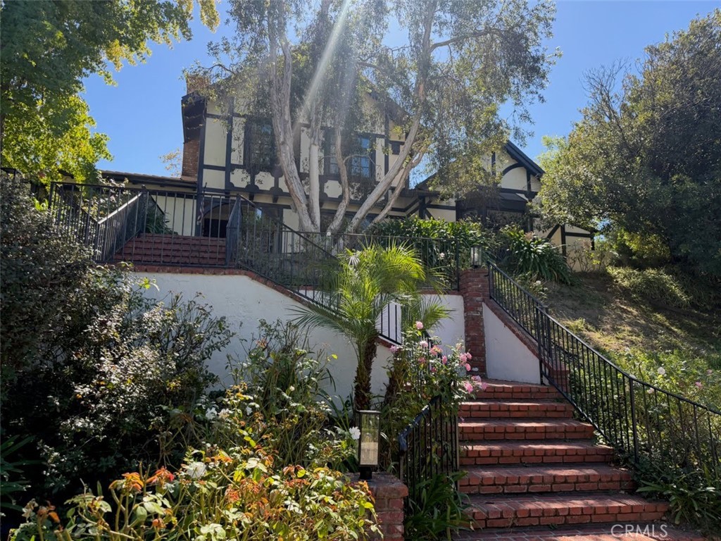 21222 Mulholland Drive — image 1