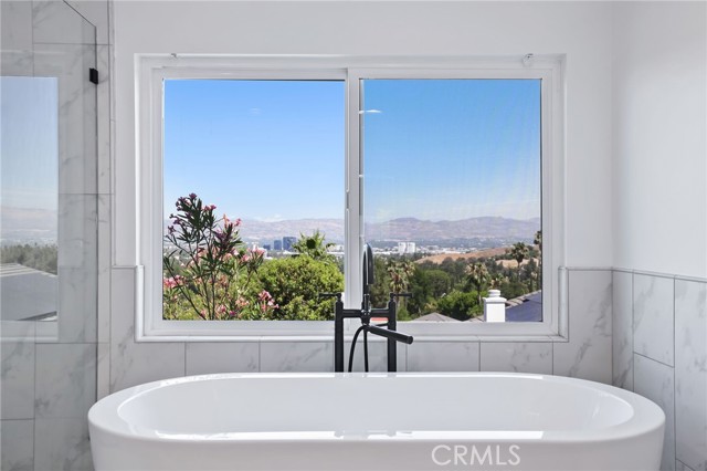 Detail Gallery Image 23 of 25 For 4424 Deanwood Dr, Woodland Hills,  CA 91364 - 5 Beds | 5/1 Baths