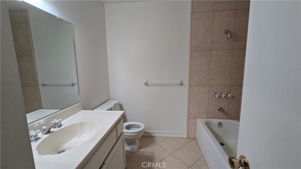 https://media.crmls.org/medias/074cbd64-2973-4c2f-abab-e9f7131cbeba.jpg?preset=X-Large