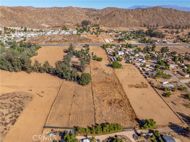 Detail Gallery Image 7 of 8 For 32753 State Highway 74, Hemet,  CA 92545 - 4 Beds | 3 Baths