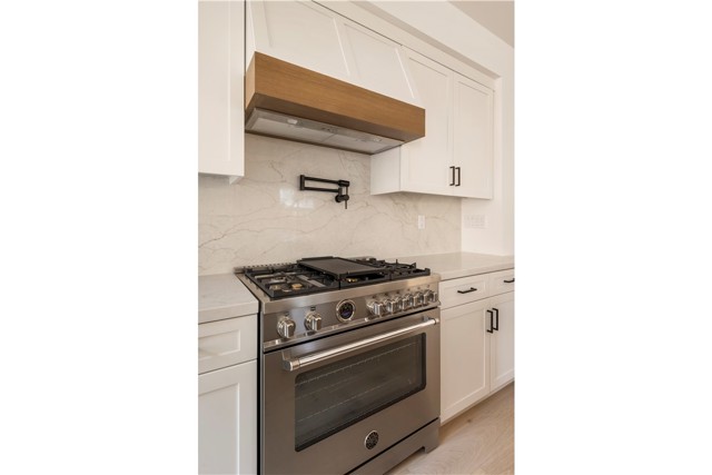 195 E Palm Street, Altadena CA: https://media.crmls.org/medias/074df0b0-6dbe-460a-ad89-c949e58d39f7.jpg