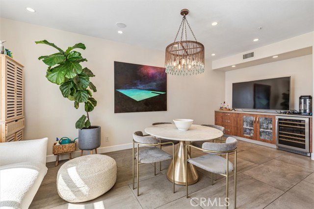 308 5th Street, Huntington Beach CA: https://media.crmls.org/medias/074e7ad8-61e7-47f5-b43f-cb928335e9c8.jpg