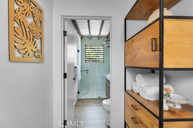 Detail Gallery Image 12 of 31 For 2500 Pine Ave, Manhattan Beach,  CA 90266 - 3 Beds | 2 Baths