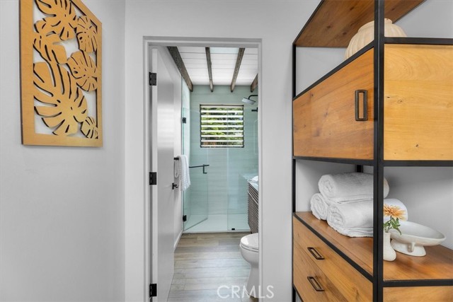 Detail Gallery Image 12 of 31 For 2500 Pine Ave, Manhattan Beach,  CA 90266 - 3 Beds | 2 Baths