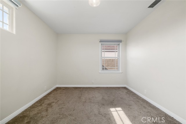 2109 N Dymond Street, Burbank CA: https://media.crmls.org/medias/074f4764-72e6-4c45-baa8-141883dd713c.jpg