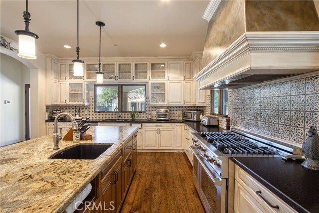 Detail Gallery Image 17 of 75 For 31280 Pescado, Temecula,  CA 92592 - 7 Beds | 7/1 Baths