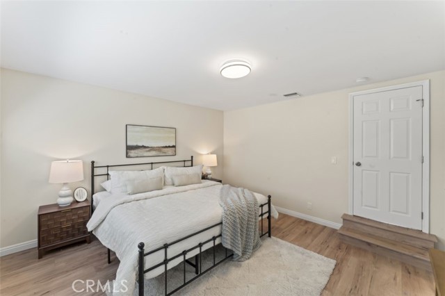 Detail Gallery Image 13 of 44 For 17008 Hartland St, Lake Balboa,  CA 91406 - 4 Beds | 2 Baths