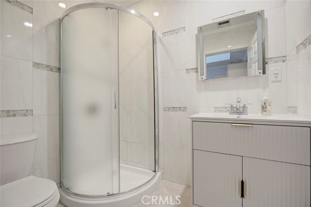 Detail Gallery Image 21 of 33 For 10624 Mcclemont Ave, Tujunga,  CA 91042 - 3 Beds | 3 Baths